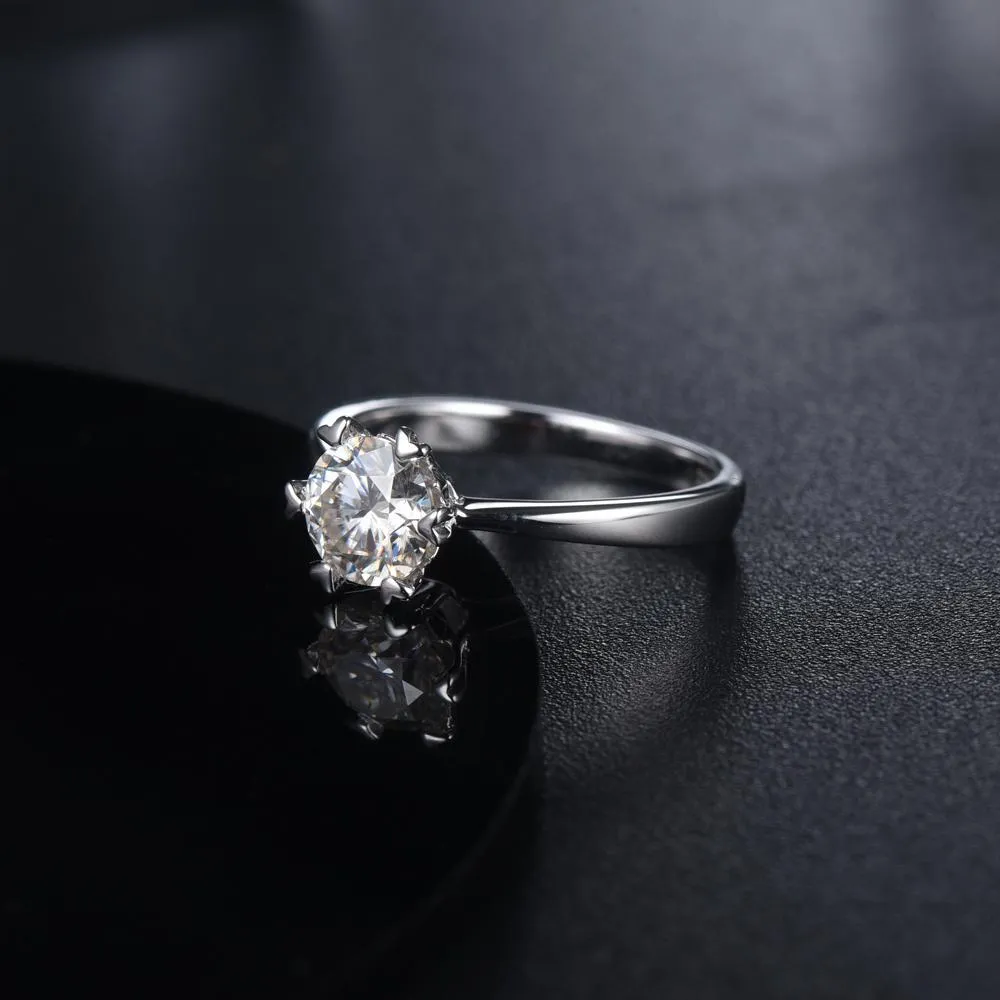 Classic Six Claw with Arrow Tipped Claws, 1.00ct Round Cut