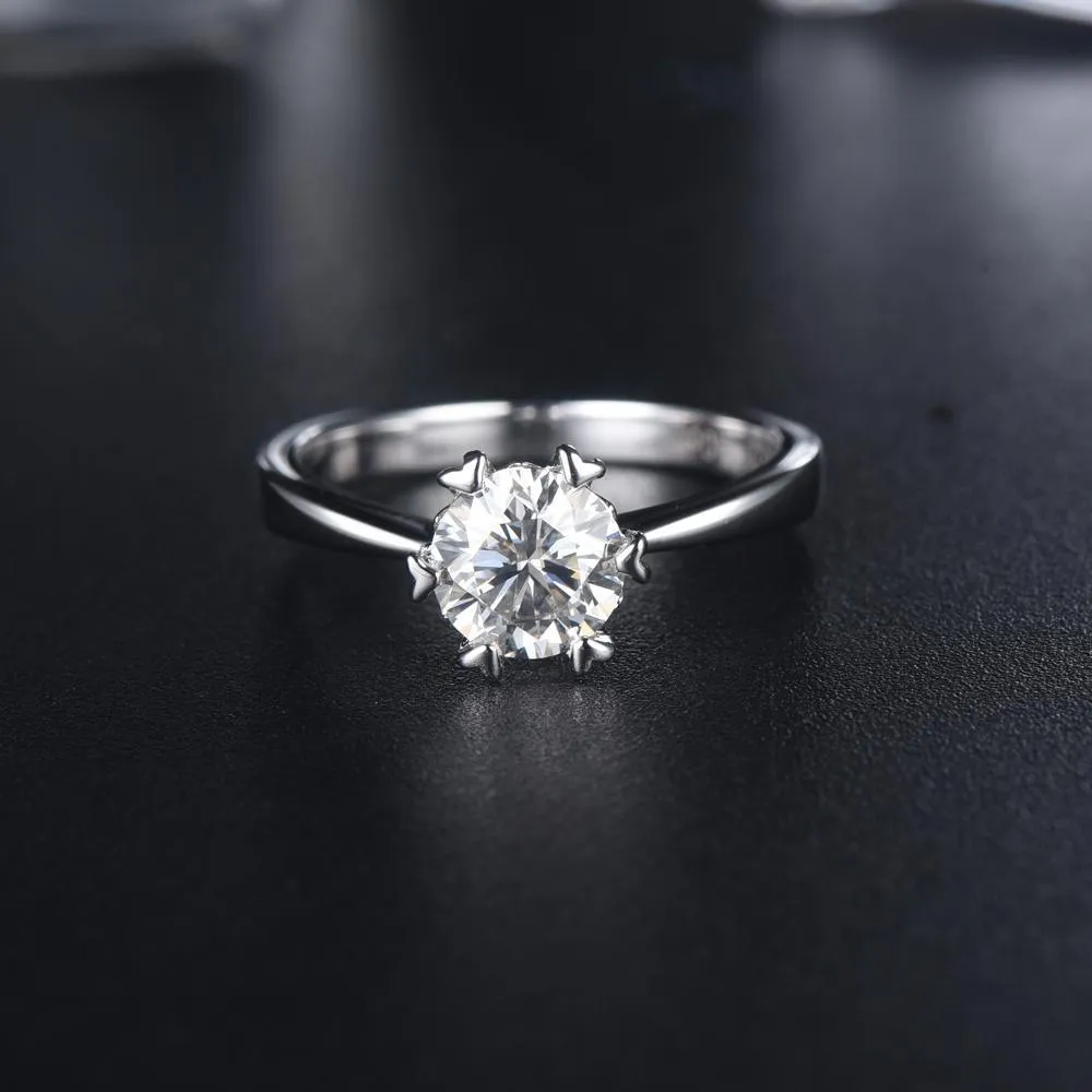 Classic Six Claw with Arrow Tipped Claws, 1.00ct Round Cut
