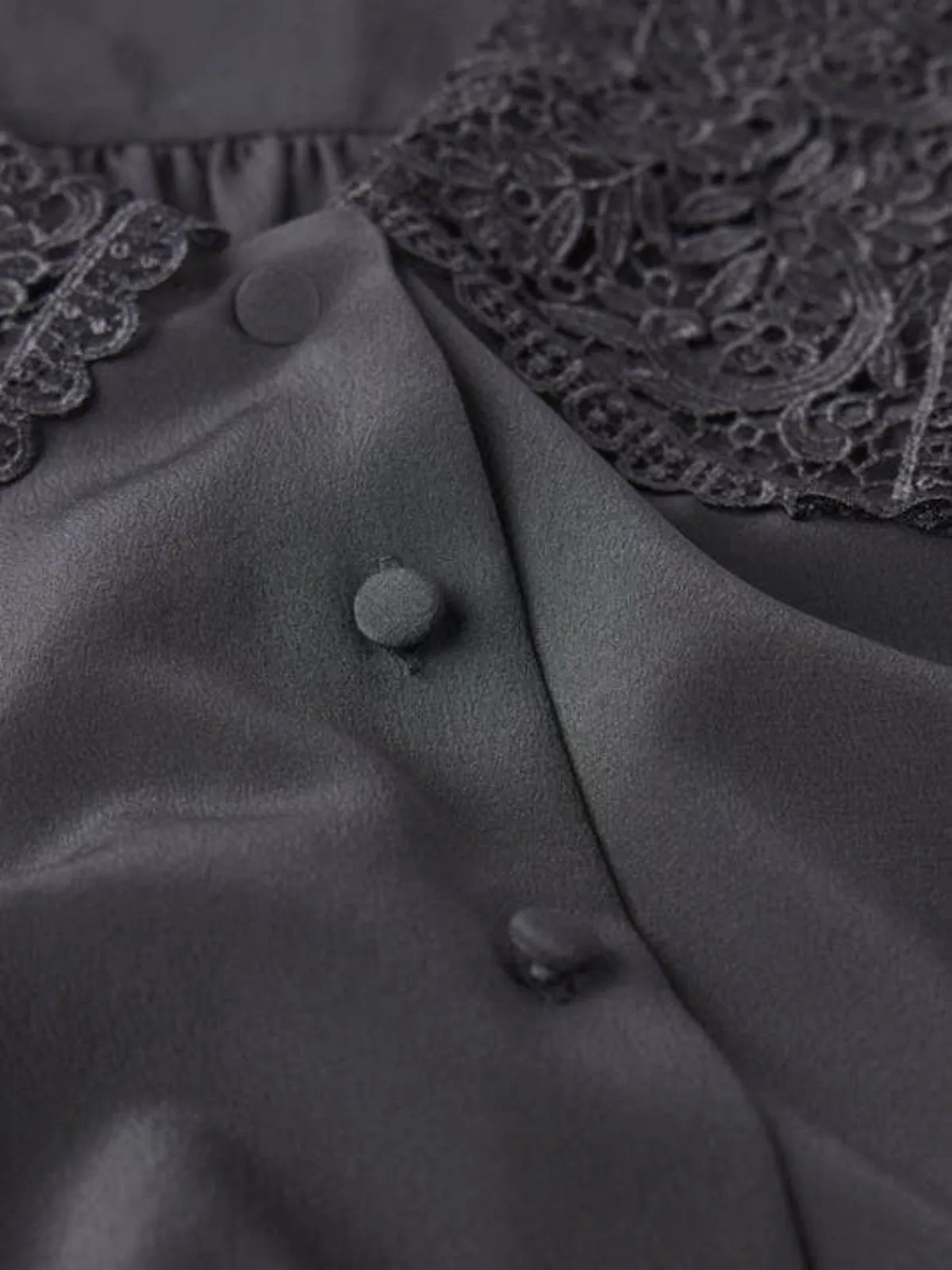 Frame Lace Collar Blouse