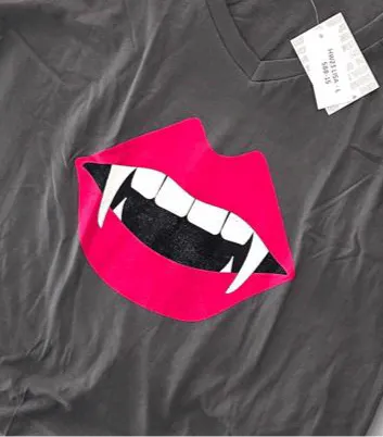 Halloween Lisa - Vampire Fangs Graphic