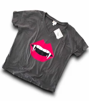 Halloween Lisa - Vampire Fangs Graphic