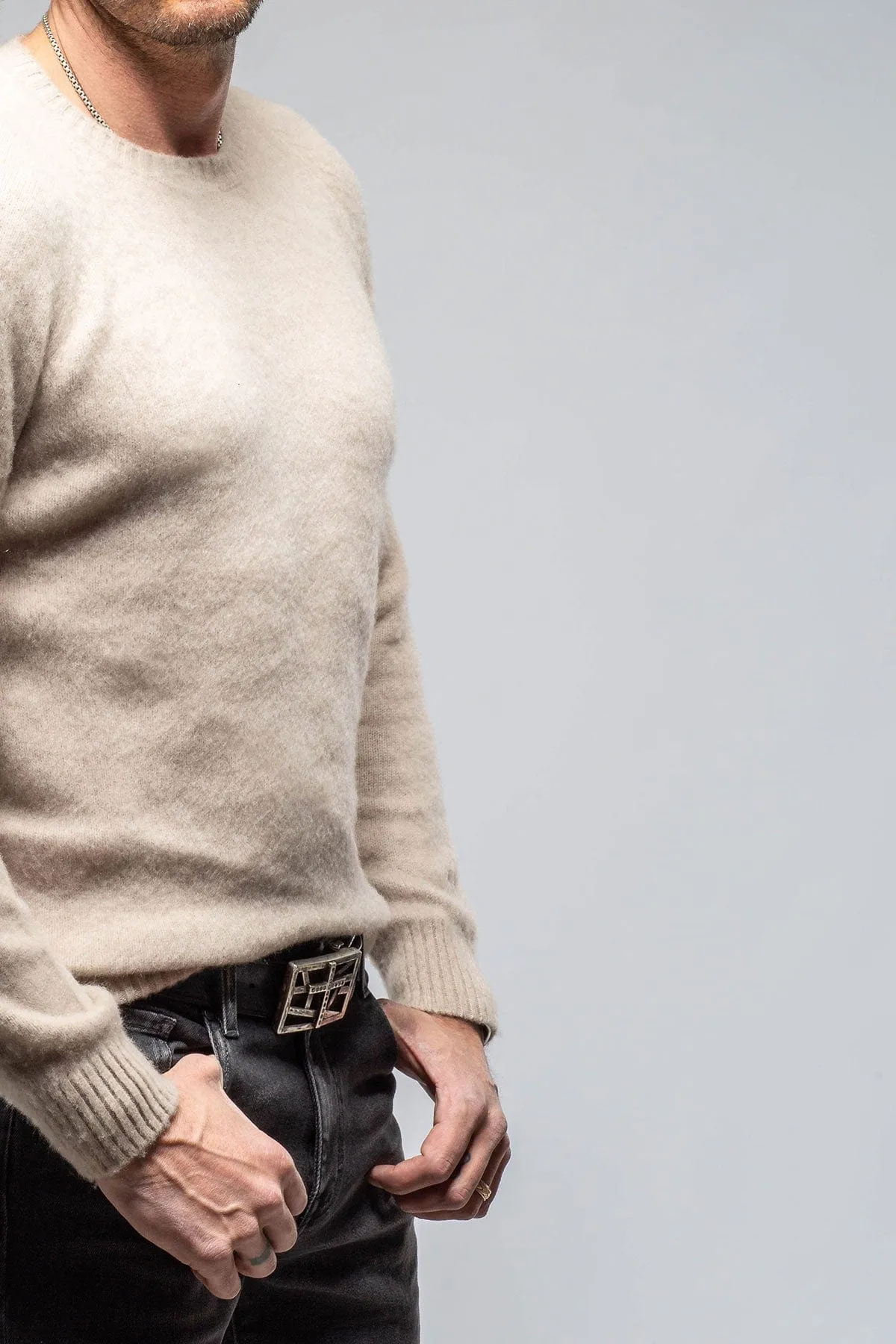 Henry Crew Neck Cashmere Sweater In Beige