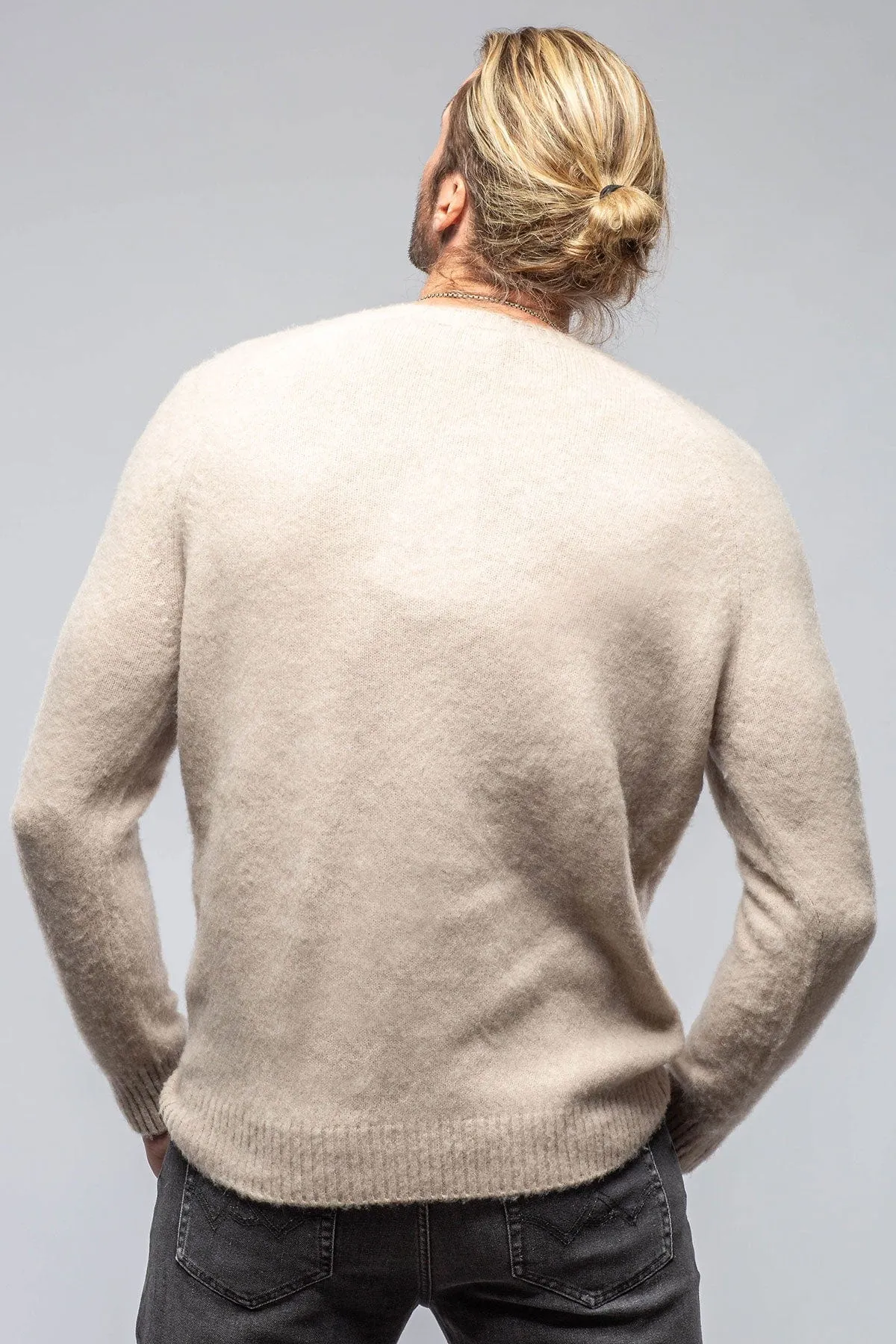 Henry Crew Neck Cashmere Sweater In Beige