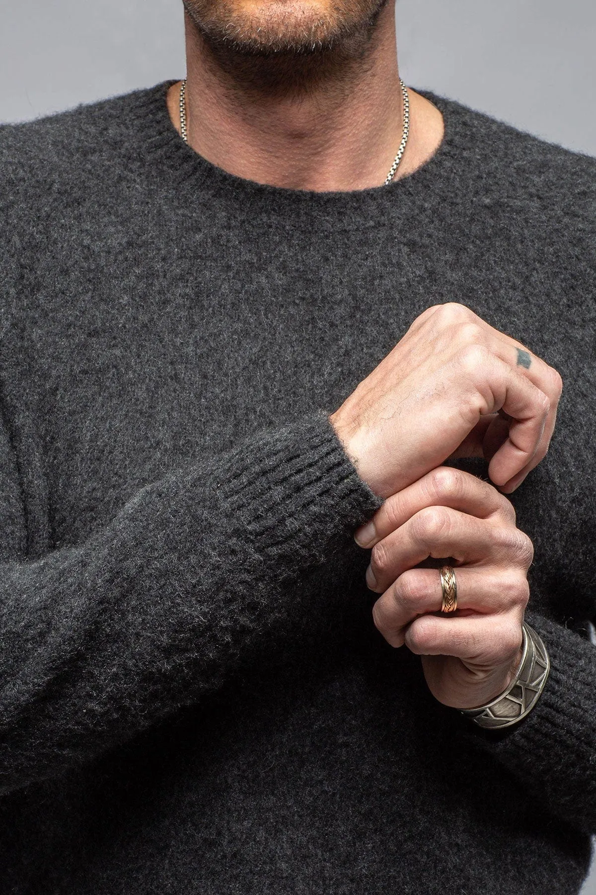 Henry Crew Neck Cashmere Sweater In Charcoal