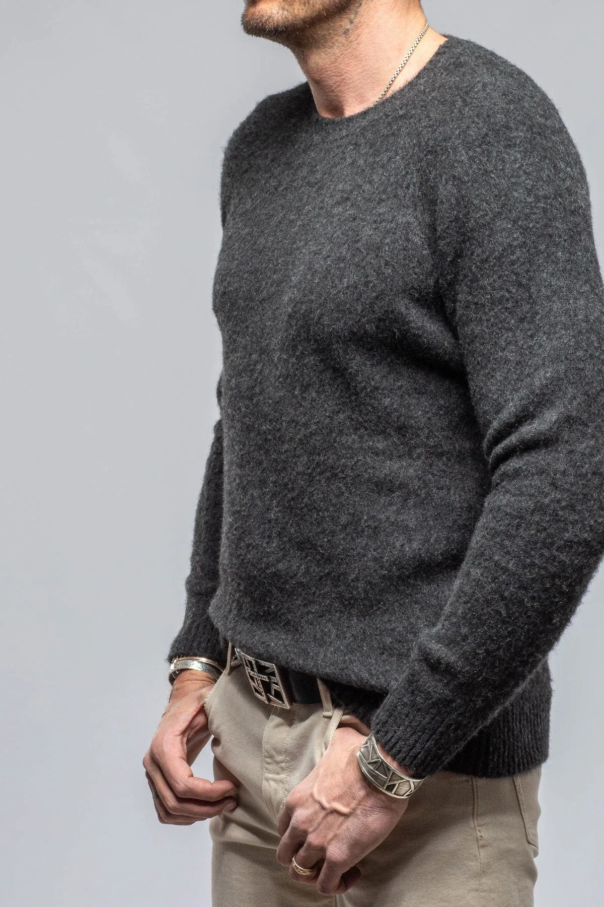 Henry Crew Neck Cashmere Sweater In Charcoal