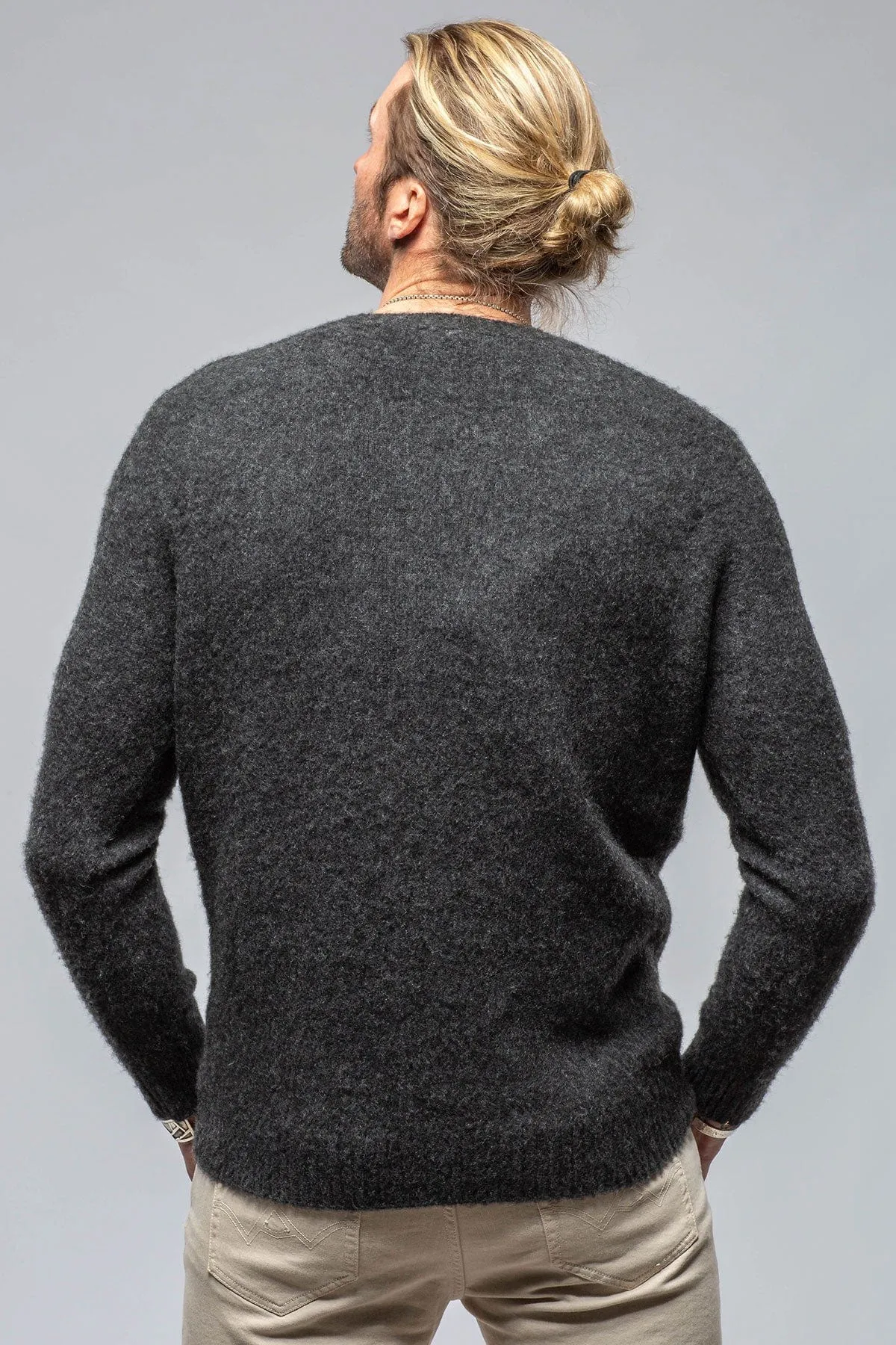 Henry Crew Neck Cashmere Sweater In Charcoal