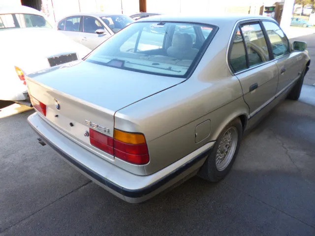 S2675 5' E34 Sedan 525i M20 AUTO 1989/02