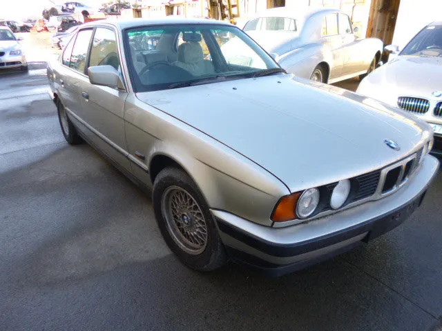 S2675 5' E34 Sedan 525i M20 AUTO 1989/02