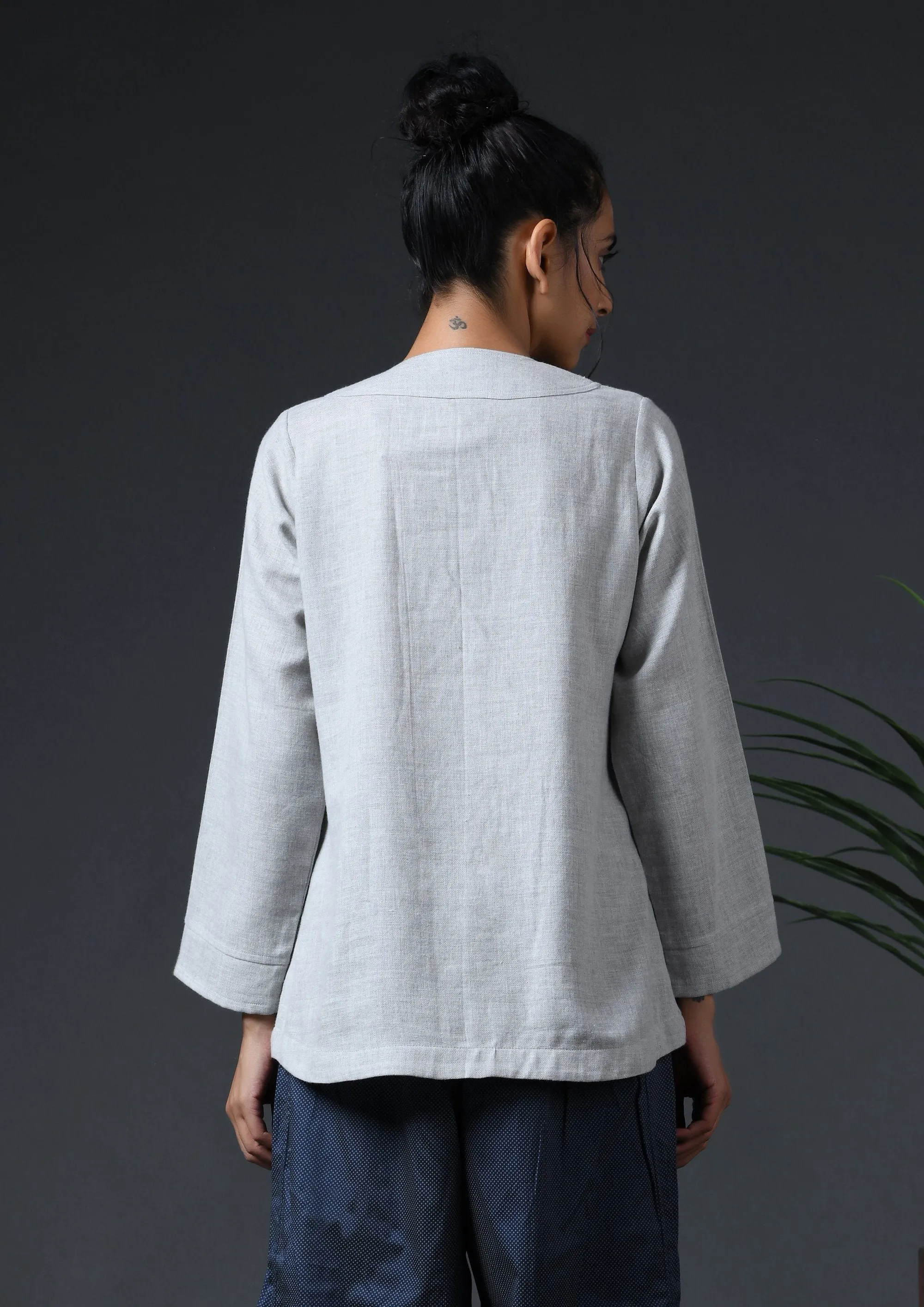 THREE BUTTON TOP- ECRU