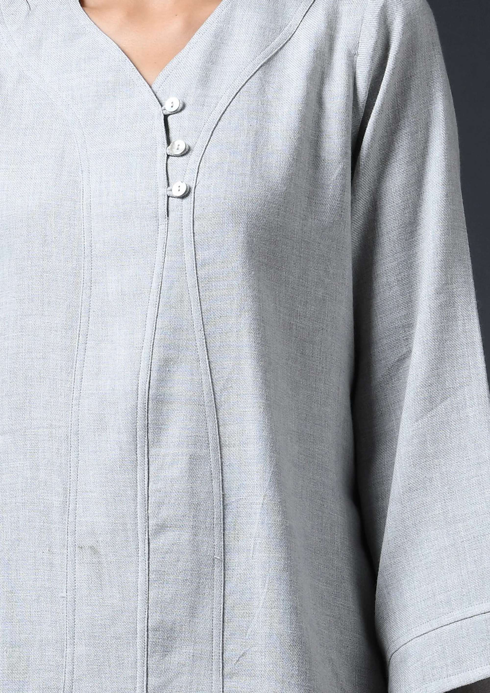 THREE BUTTON TOP- ECRU