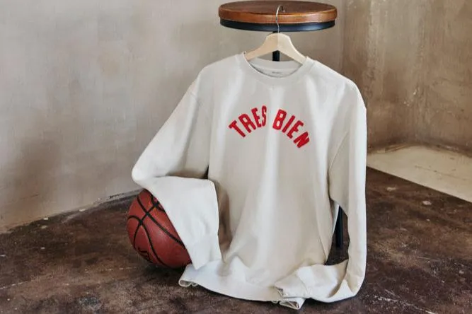 TRES BIEN Sweatshirt